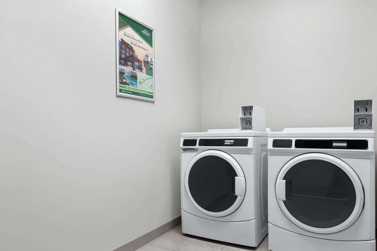 Microtel Inn Suites By Wyndham Lac-Megantic Ngoại thất bức ảnh
