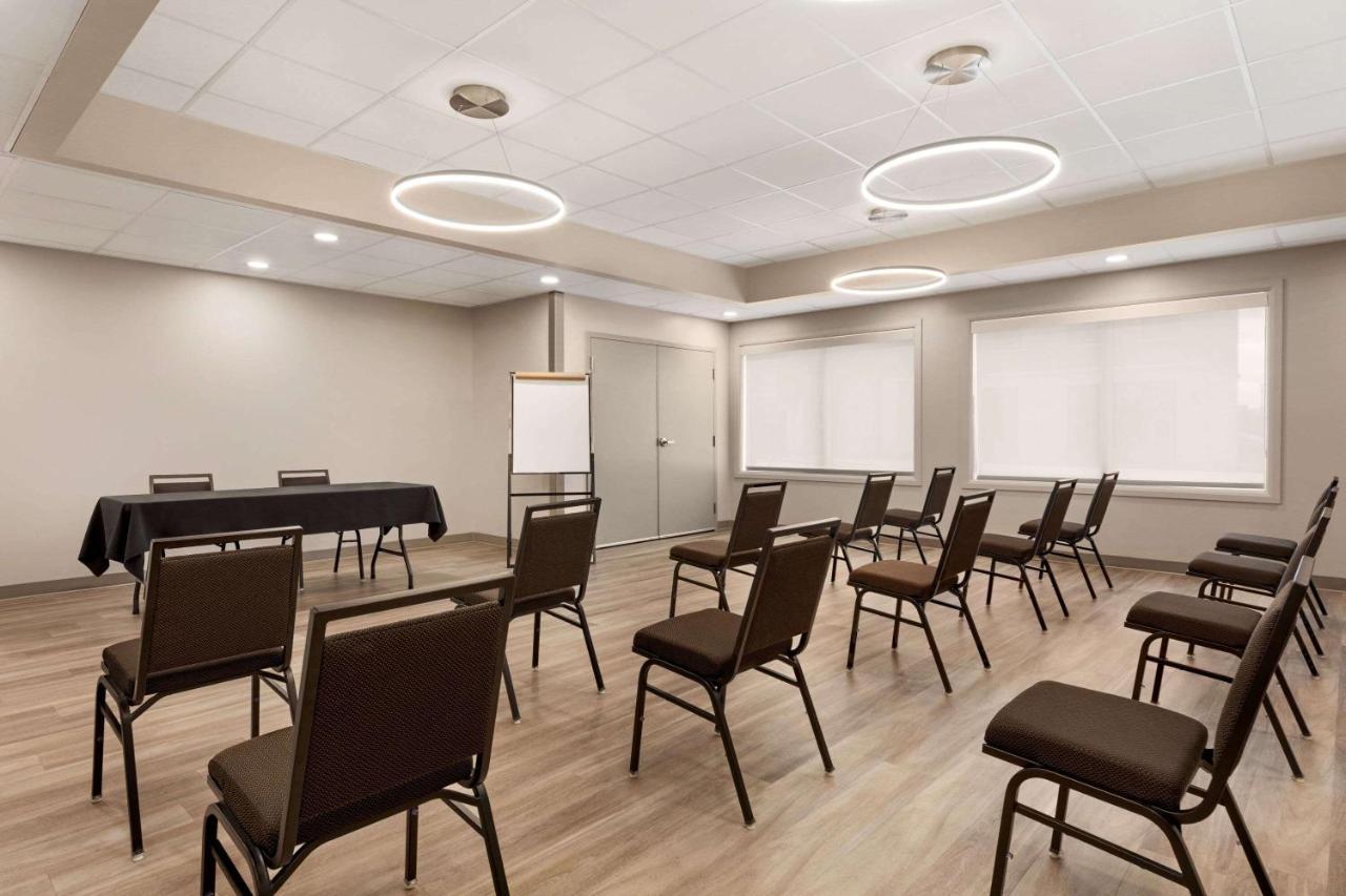 Microtel Inn Suites By Wyndham Lac-Megantic Ngoại thất bức ảnh
