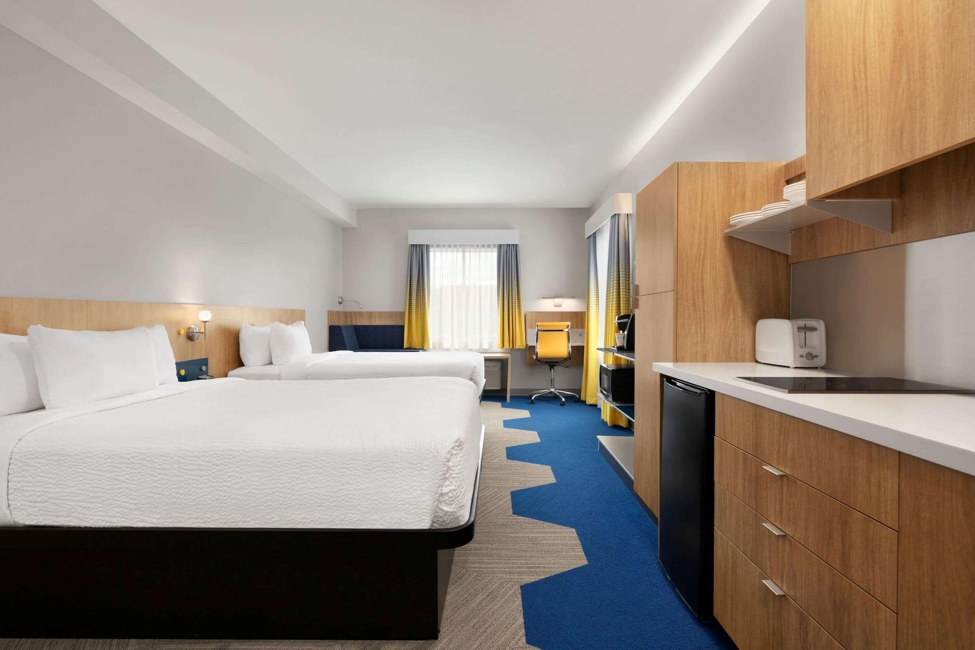 Microtel Inn Suites By Wyndham Lac-Megantic Ngoại thất bức ảnh